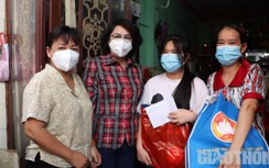 Ấm áp những phần quà Trung thu đến với trẻ em mồ côi do Covid-19