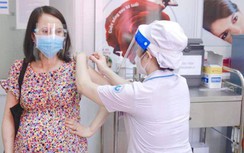 Phụ nữ mang thai tiêm vaccine Covid-19 có đáng lo?