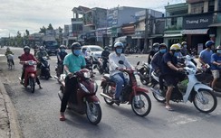 Người dân Long An đổ ra đường đi mua sắm sau 60 ngày "ở đâu yên đó"