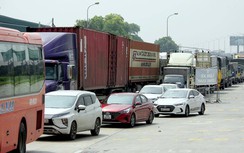 Người dân ùn ùn đổ về Hà Nội vì nghĩ "đi lại đã thoải mái"