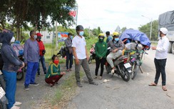 Long An: Hơn 130 người bị "mắc kẹt" ở Tân Thạnh do Đồng Tháp "đóng cửa"