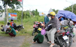 Hơn 100 người dân mắc kẹt ở Long An được Đồng Tháp đón về quê