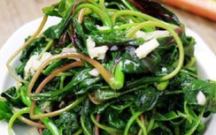 Loại rau “siêu thực phẩm canxi” cực tốt nhưng những người này chớ dại ăn