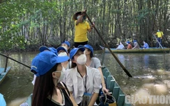 Chiến sĩ áo trắng hào hứng với tour du lịch "bong bóng khép kín" ở Cần Giờ