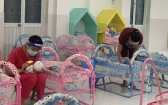 "Công chúa, mẹ cho con bú sữa nha", họ đã chăm trẻ có mẹ F0 như thế