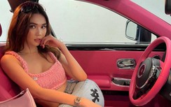 Ngọc Trinh khoe đường cong rực lửa trong xế sang Rolls-Royce
