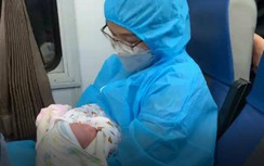 Nữ nhân viên nhiều lần làm "bà đỡ" trên chuyến tàu hồi hương