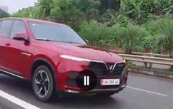 CSGT truy xử phạt tài xế ô tô Vinfast đi lùi trên cao tốc Nội Bài - Lào Cai