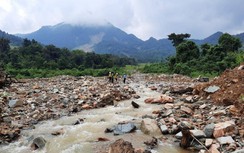 Chông chênh đường vào xã miền Tây Quảng Trị mùa mưa lũ