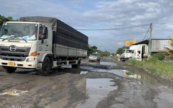 Mặt đường tuyến tránh Cai Lậy xuất hiện nhiều "ổ voi, ổ gà" sau mưa lớn