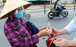 Cần Thơ: Vé số được phép "tái xuất", người nghèo bán dạo vui mừng khôn xiết