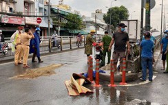 TP.HCM: Người phụ nữ đi xe máy tử vong khi va chạm xe tải ở chân cầu