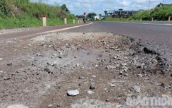 Đường Hồ Chí Minh qua Đắk Nông hư hỏng, xuất hiện đầy “ổ gà”