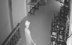 Clip: Trộm đột nhập vào quán của Mạc Văn Khoa, thản nhiên bật đèn tìm kiếm