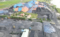 Hải Phòng: Bãi than “khủng” trái phép ven sông Đá Bạc