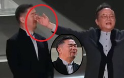 Trương Quốc Lập tái ngộ “Hòa Thân” Vương Cương, suýt bị "gạt tay vào má"