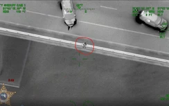 Video kẻ trộm xe liều mình nhảy xuống sông khi bị cảnh sát truy đuổi