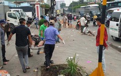 Xe tải "điên" đâm liên tiếp nhiều xe máy trên QL13, vàng mã tung tóe