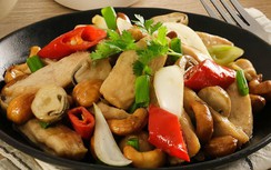 Vì sao nhiều người chỉ ăn thịt gà trắng, có phải thịt gà nâu không tốt?