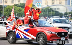 Chùm ảnh: CĐV "thắp lửa" quanh sân Mỹ Đình trước trận Việt Nam - Nhật Bản