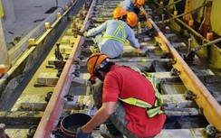 Metro số 1 Bến Thành - Suối Tiên lắp đoạn ray ngầm cuối cùng