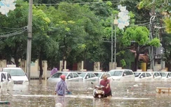 Lũ về đột ngột, nhiều khu vực ở Bình Định bị nước bủa vây