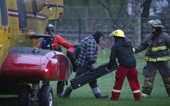 Video: Mưa lũ dữ dội gây sạt lở đất, sập cầu, 300 người mắc kẹt tại Canada