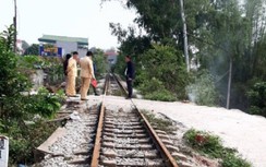 Tuyên truyền ATGT đường sắt đến “tận nơi, tận tay” bà con miền núi