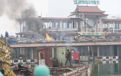 Du thuyền, nhà nổi không khách ở hồ Tây đang được bán sắt vụn