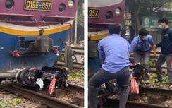 Tai nạn với tàu chở hàng, người đàn ông đi xe máy tử vong tại Hà Nội