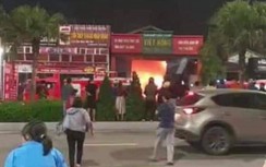 Gara ô tô ở TP Hạ Long bốc cháy, nhiều đồ đạc và 1 xe bán tải bị thiêu rụi