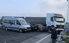 Xe đầu kéo tông liên hoàn ở chân dốc cầu Bạch Đằng, một người tử vong