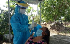 Sóc Trăng: Test định kỳ tiểu thương ở chợ, siết đi lại của người lao động