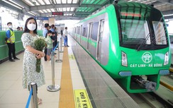 Tàu Cát Linh - Hà Đông vận hành thương mại: Nhiều người mua vé tháng đi lại