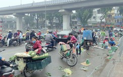 Ngán ngẩm “chợ cóc” trên cầu Mọc ở Thủ đô