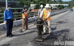 Quảng Ngãi: Đắp vá ổ gà, sình lún mặt đường quốc lộ, đảm bảo ATGT thế nào?