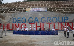 Video: Cận cảnh thông hầm Thung Thi trên cao tốc Bắc - Nam