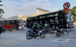 Video: Xe dù, bến cóc lộng hành ở Thủ đô sau giãn cách