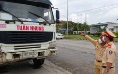 Quảng Ngãi: Xử nghiêm xe quá tải, buộc tài xế cam kết không tái phạm