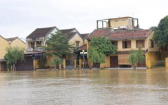 Cận cảnh phố cổ Hội An chìm trong biển nước sau mưa lũ