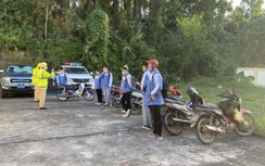 Công an "hóa trang" xử lý học sinh điều khiển xe máy khi chưa đủ tuổi