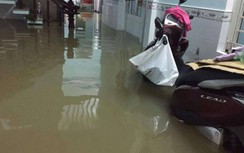 Lũ bủa vây nhấn chìm nhà giữa đêm, người dân giật mình nằm giữa biển nước
