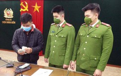 Nhặt túi đựng vợt bóng bàn rơi trên đường, trung sĩ công an thấy 100 triệu