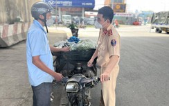 Xe thô sơ tung hoành bị CSGT xử phạt: Bí quá hoá liều