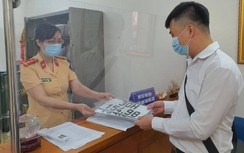 Tài xế xếp hàng đăng ký xe khi lệ phí trước bạ giảm: Cục CSGT khuyến cáo
