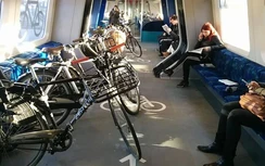 Xe đạp giúp tàu điện đông khách hơn