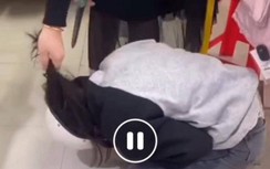 Cô gái trẻ quỳ gối khóc lóc van xin chủ shop quần áo thời trang ở Thanh Hóa