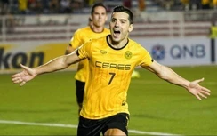 Đội bóng "hợp chủng quốc" của AFF Cup vừa bổ sung một "ông lão"