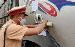 Tự xưng Phó trạm CSGT yêu cầu chủ xe chung chi cho nhà báo, "làm phù hiệu"