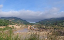 Cát tặc băm nát suối Làng 2, ô tô tải phá nát đường liên xã ở Lâm Đồng